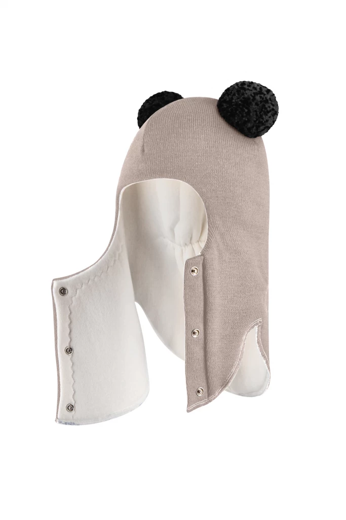 Зимняя шапочка шлем Corona.hm "Пандочка с черными помпонами" на кнопочках латте